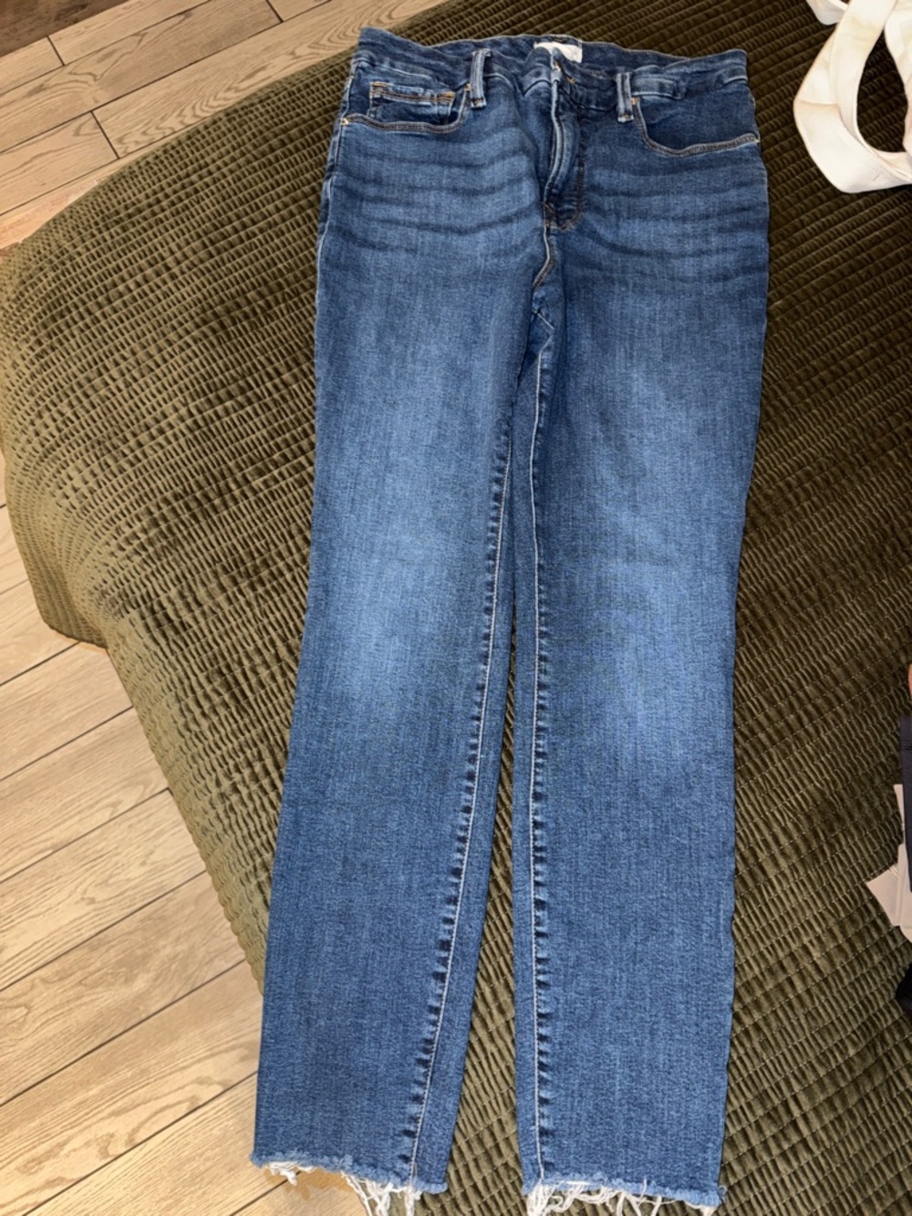 Good American jeans 8/29 skinny, cropped, high waisted.